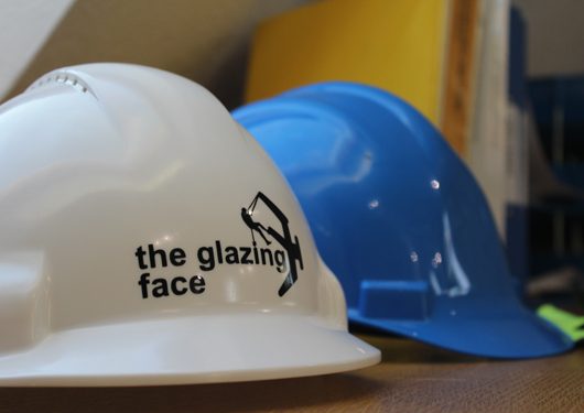 Safety helmet with Glazing Face Logo
